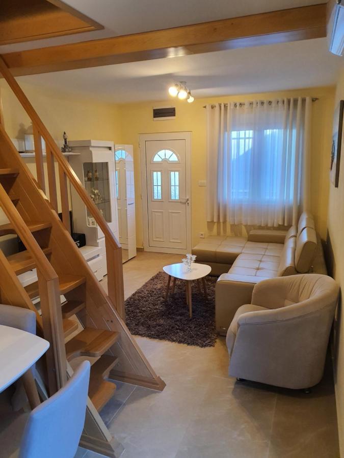 Village House Dunja ヴィルパザル エクステリア 写真